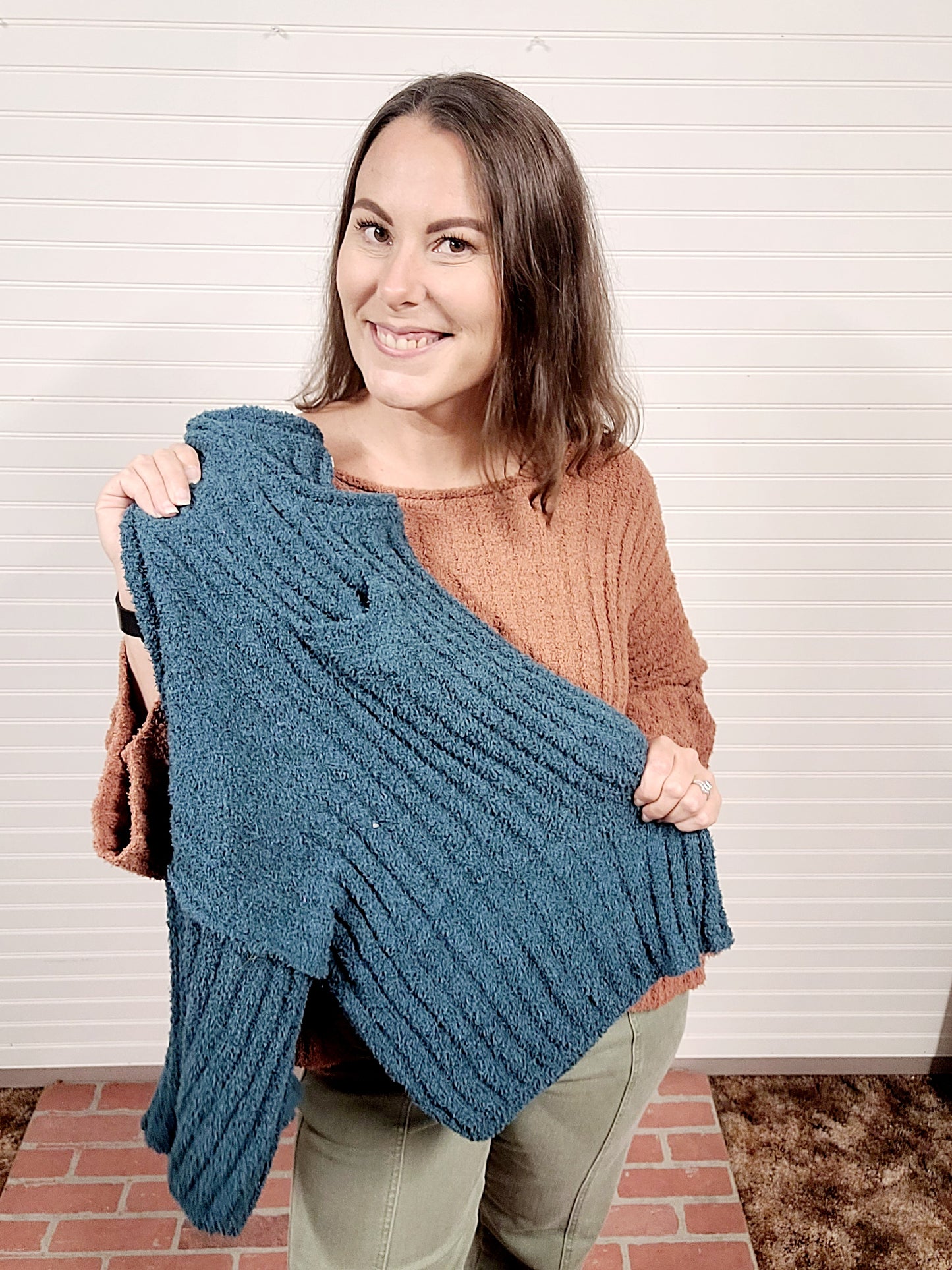 Round Neck Sweater w/ Pocket