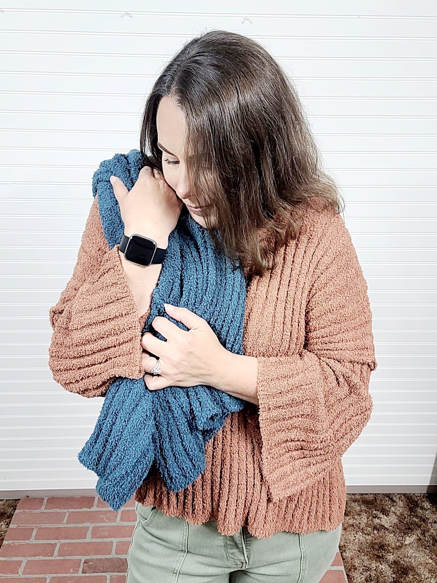 Round Neck Sweater w/ Pocket