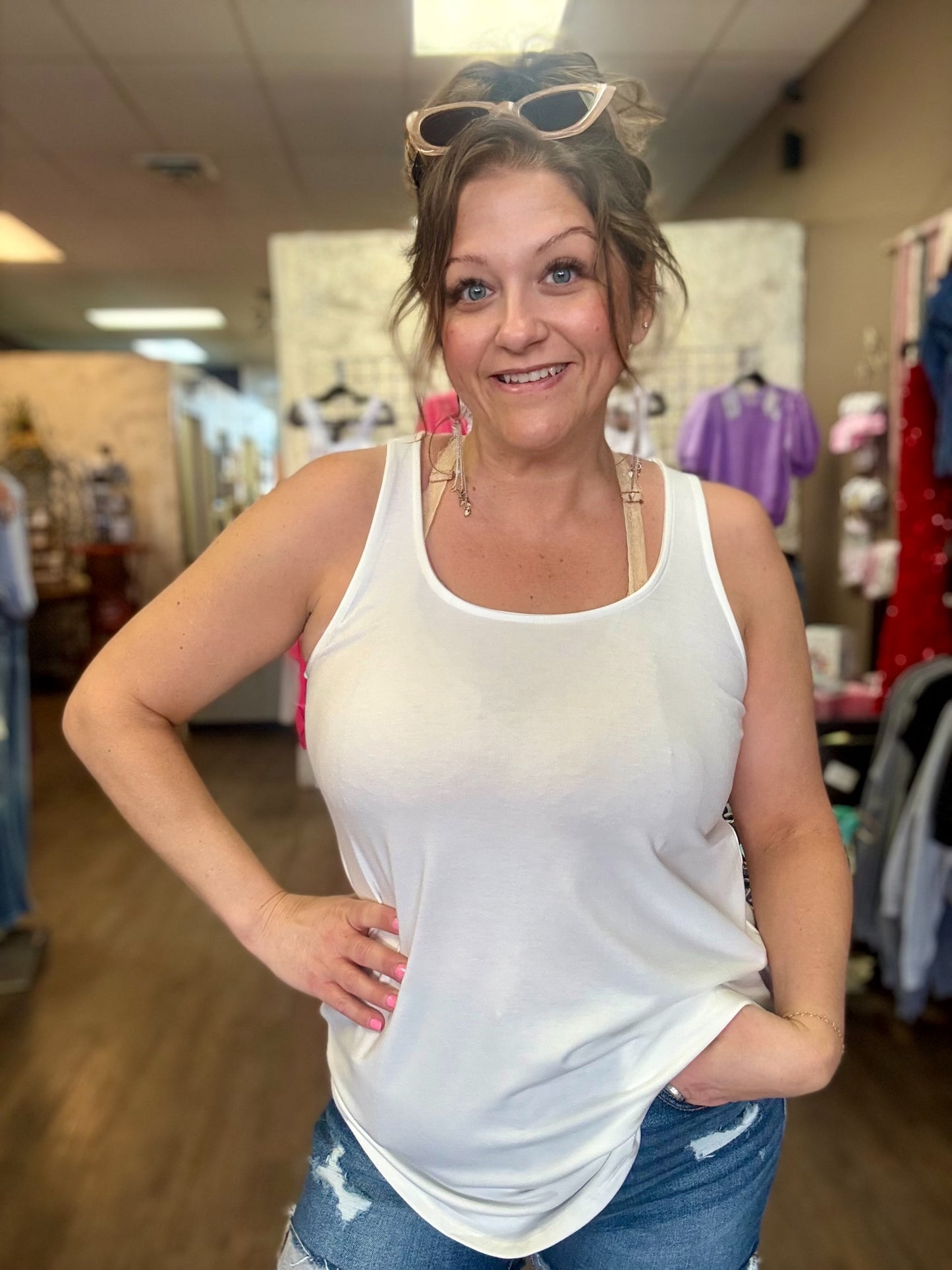 Sleeveless round neck round hem top