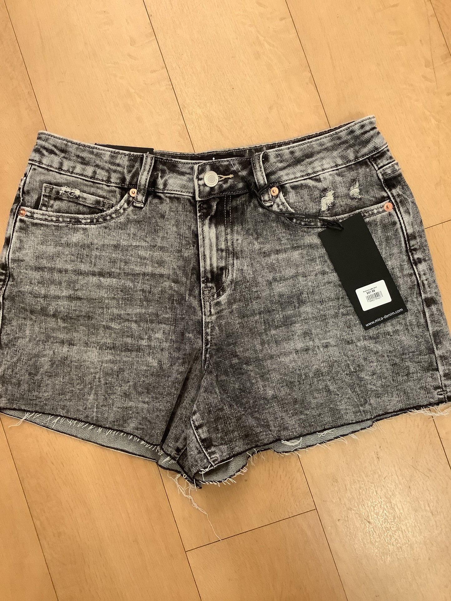 Mica black stonewash shorts