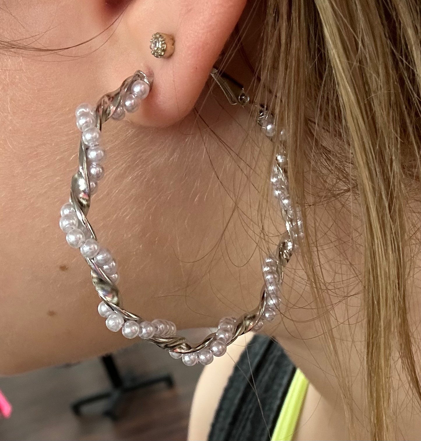 Twisted Metal Pearl Hoop Earrings Set