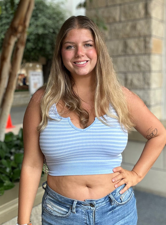 Seamless striped keyhole cutout tank