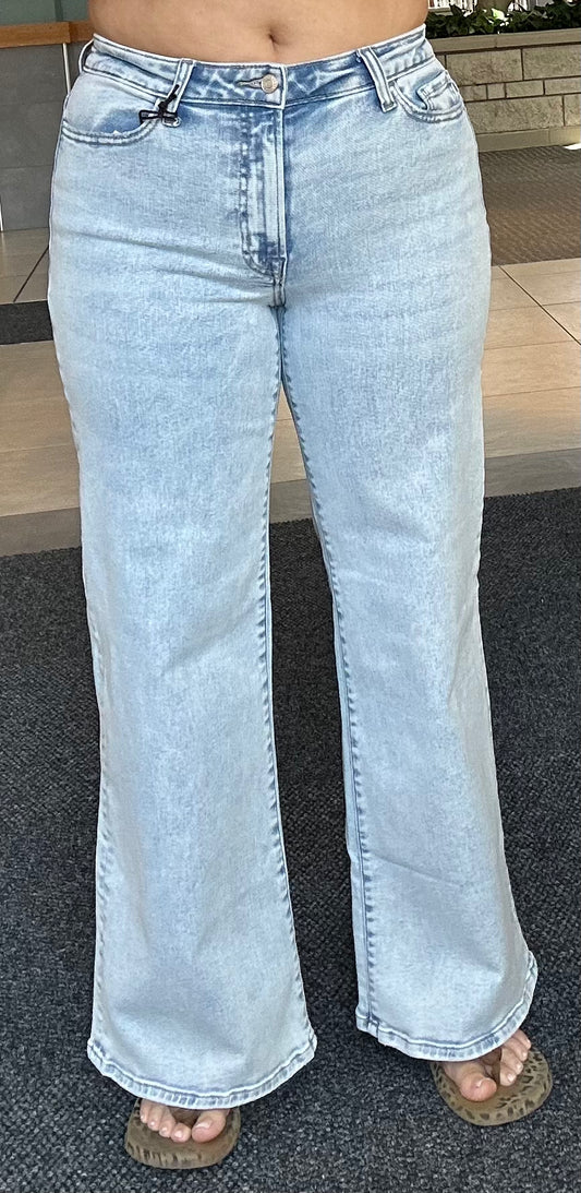 Daylight Wide Legs Jeans