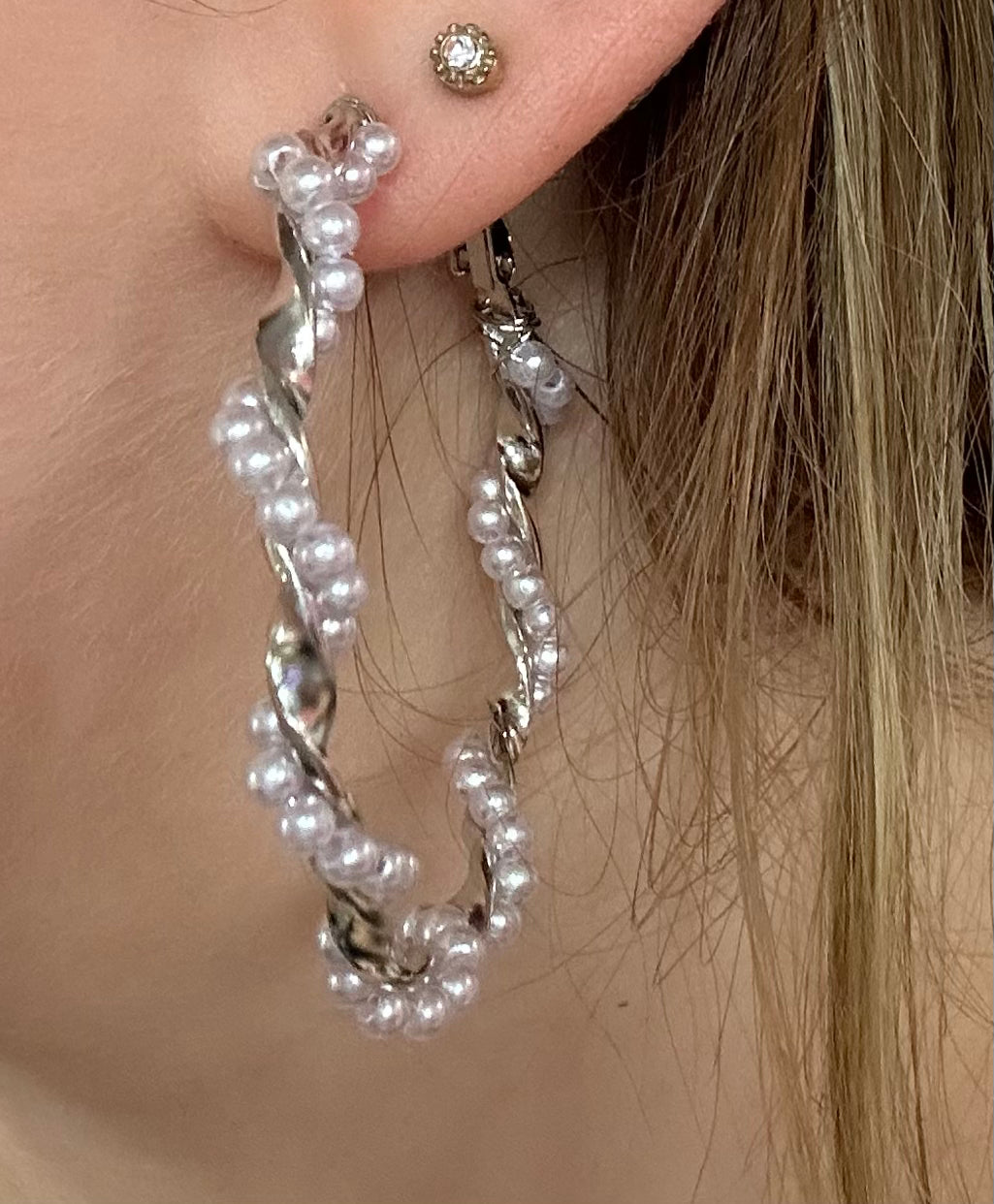 Twisted Metal Pearl Hoop Earrings Set
