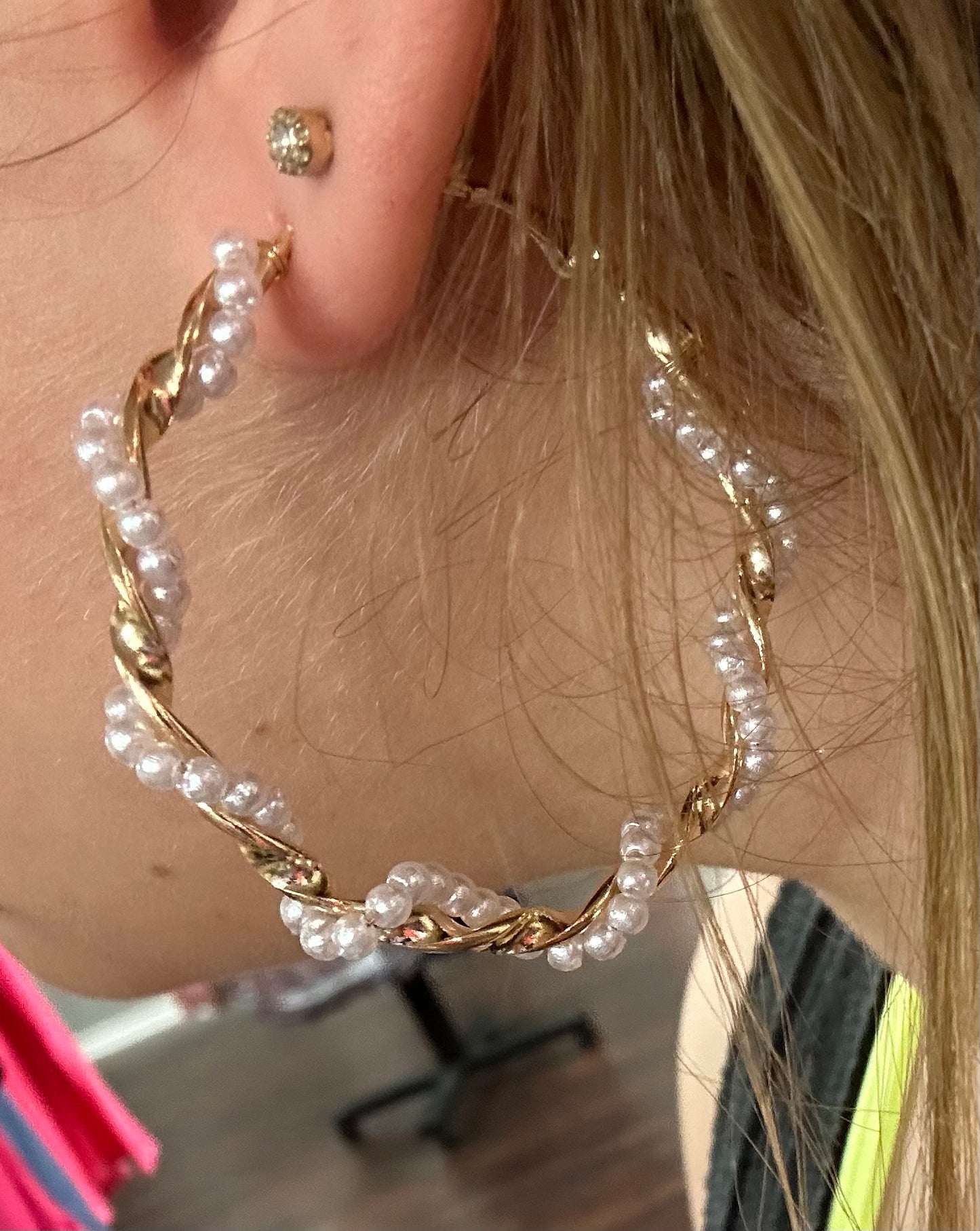 Twisted Metal Pearl Hoop Earrings Set